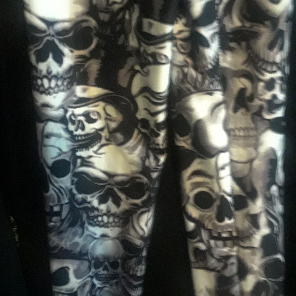 "" s o l d.  ""SOLD"SKULL LEGGINGS